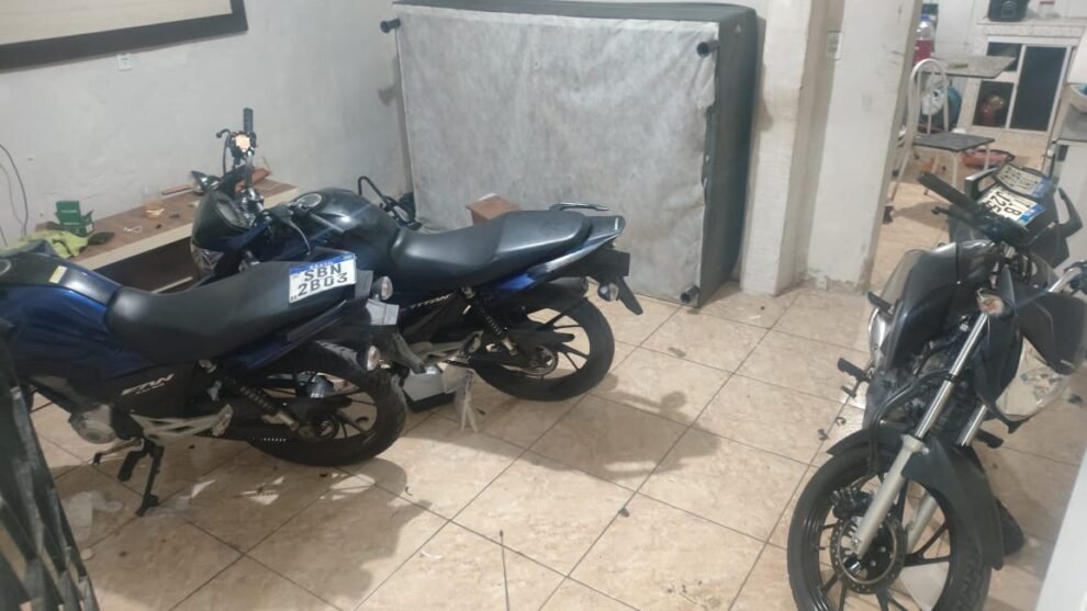 policia-militar-prende-tres-homens-em-deposito-clandestino-de-veiculos-roubados-em-fortaleza