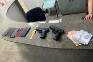 criminosos-sao-presos-minutos-depois-de-assaltar-clientes-de-pizzaria-em-horizonte