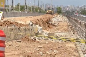obras-do-vlt-interditam-faixas-na-av.-alberto-craveiro-e-deixam-transito-lento-na-regiao