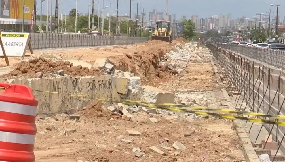 obras-do-vlt-interditam-faixas-na-av.-alberto-craveiro-e-deixam-transito-lento-na-regiao