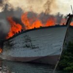 barco-avaliado-em-r$-1,8-milhao-e-incendiado-apos-faccao-cobrar-taxa-a-empresario,-no-ceara