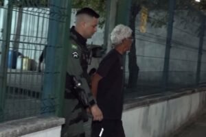 idoso-e-preso-por-furto-de-celulares-de-torcedores-na-arena-castelao,-em-fortaleza