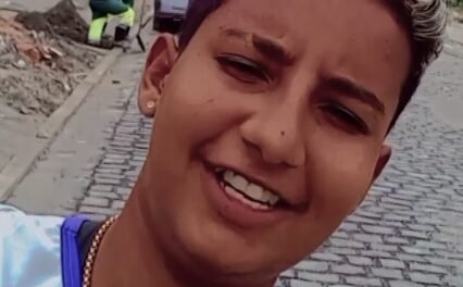 mulher-e-morta-a-tiros-enquanto-conversava-com-amigos-na-rua-em-maracanau,-no-ceara