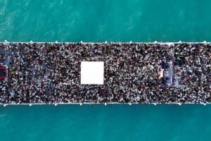 praia-de-iracema:-festa-de-musica-eletronica-lota-ponte-dos-ingleses,-em-fortaleza