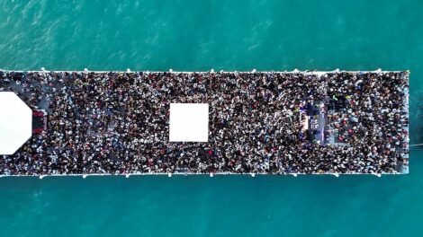 praia-de-iracema:-festa-de-musica-eletronica-lota-ponte-dos-ingleses,-em-fortaleza