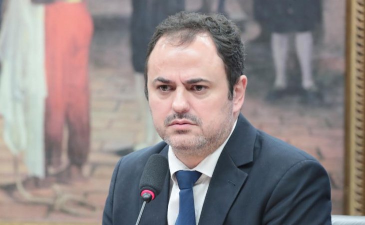 veja-video-completo-que-terminou-com-retirada-a-forca-de-glauber-braga