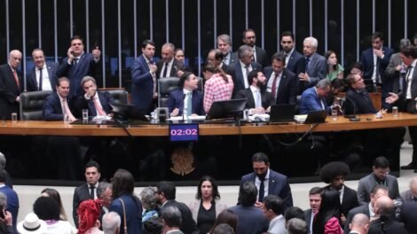 saiba-como-votaram-os-deputados-cearenses-no-projeto-que-reduz-pena-de-bolsonaro-e-presos-do-8-de-janeiro