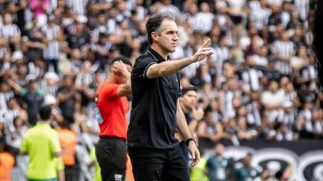 leo-conde-deixa-o-ceara-apos-rebaixamento-para-a-serie-b