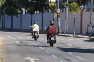 lei-que-da-isencao-de-50%-no-ipva-para-motociclistas-por-aplicativo-e-sancionada-em-fortaleza