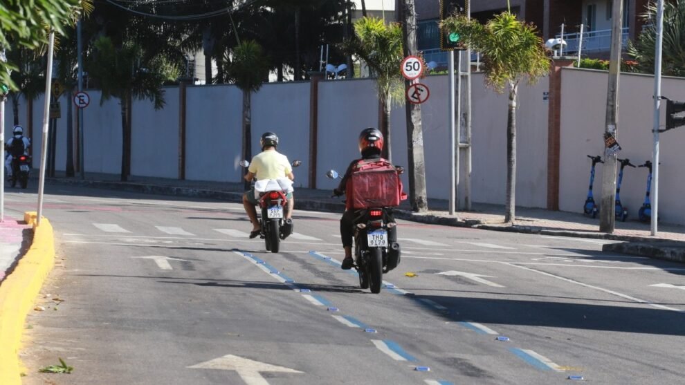lei-que-da-isencao-de-50%-no-ipva-para-motociclistas-por-aplicativo-e-sancionada-em-fortaleza