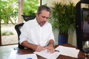 elmano-anuncia-antecipacao-do-pagamento-da-2a-parcela-do-13o-salario-a-servidores-do-ceara