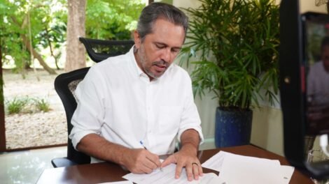 elmano-anuncia-antecipacao-do-pagamento-da-2a-parcela-do-13o-salario-a-servidores-do-ceara