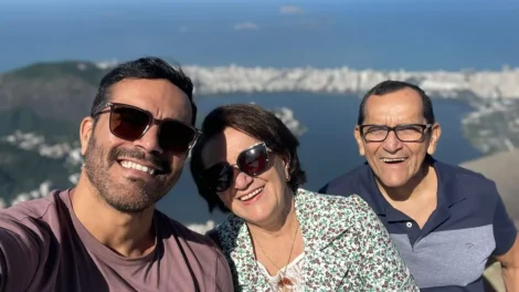 oficial-da-marinha-e-condenado-a-80-anos-de-prisao-por-matar-casal-cearense,-pais-do-ex-namorado,-no-rj