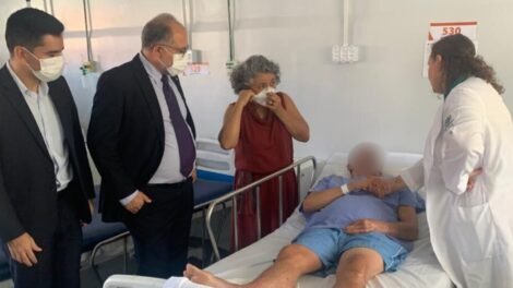 idosos-desabrigados-que-“moravam”-em-hospitais-sao-transferidos-a-abrigos-em-fortaleza