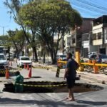 cratera-se-abre-na-avenida-leste-oeste-apos-rompimento-de-tubulacao-e-interdita-trecho-no-pirambu