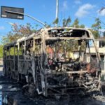 onibus-da-linha-015-–-conjunto-ceara/antonio-bezerra-e-destruido-por-incendio-na-avenida-i