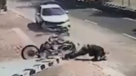 policial-militar-em-moto-e-atropelado-por-carro-em-fortaleza;-acidente-foi-flagrado-em-video