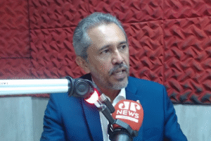 “vejo-no-ciro-sentimento-de-inveja-do-camilo”,-diz-elmano-de-freitas