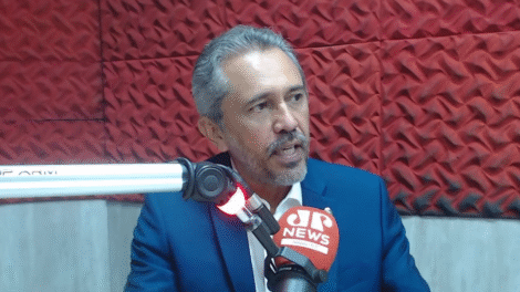 “vejo-no-ciro-sentimento-de-inveja-do-camilo”,-diz-elmano-de-freitas