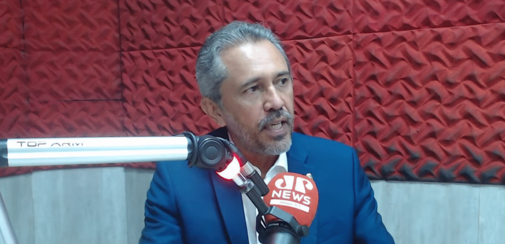 “vejo-no-ciro-sentimento-de-inveja-do-camilo”,-diz-elmano-de-freitas