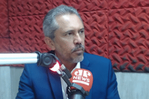 governador-elmano-de-freitas-diz-que-todas-as-viaturas-da-policia-no-ceara-deverao-ser-blindadas