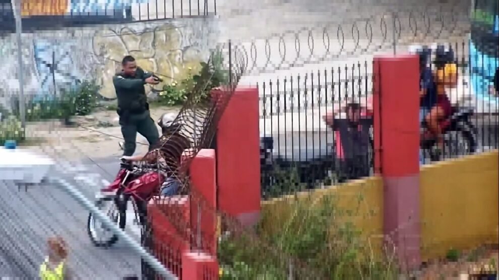 policia-militar-recupera-moto-roubada-em-fortaleza-apos-flagra-do-nuvid;-veja-o-video