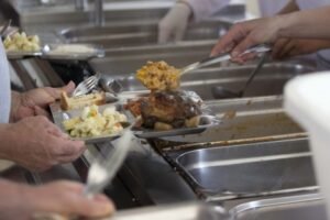 fortaleza-inaugura-restaurante-popular-no-centro-com-1.000-refeicoes-gratuitas-por-dia