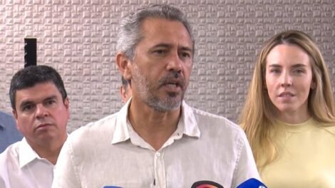 “vamos-crescer-mais”,-diz-elmano-ao-alinhar-metas-do-governo-para-2026-em-reuniao-com-secretariado