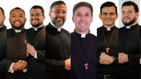 arcebispo-de-fortaleza-dom-gregorio-paixao-ordena-16-novos-diaconos-nesta-segunda-feira-(22)