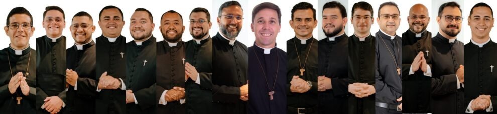 arcebispo-de-fortaleza-dom-gregorio-paixao-ordena-16-novos-diaconos-nesta-segunda-feira-(22)