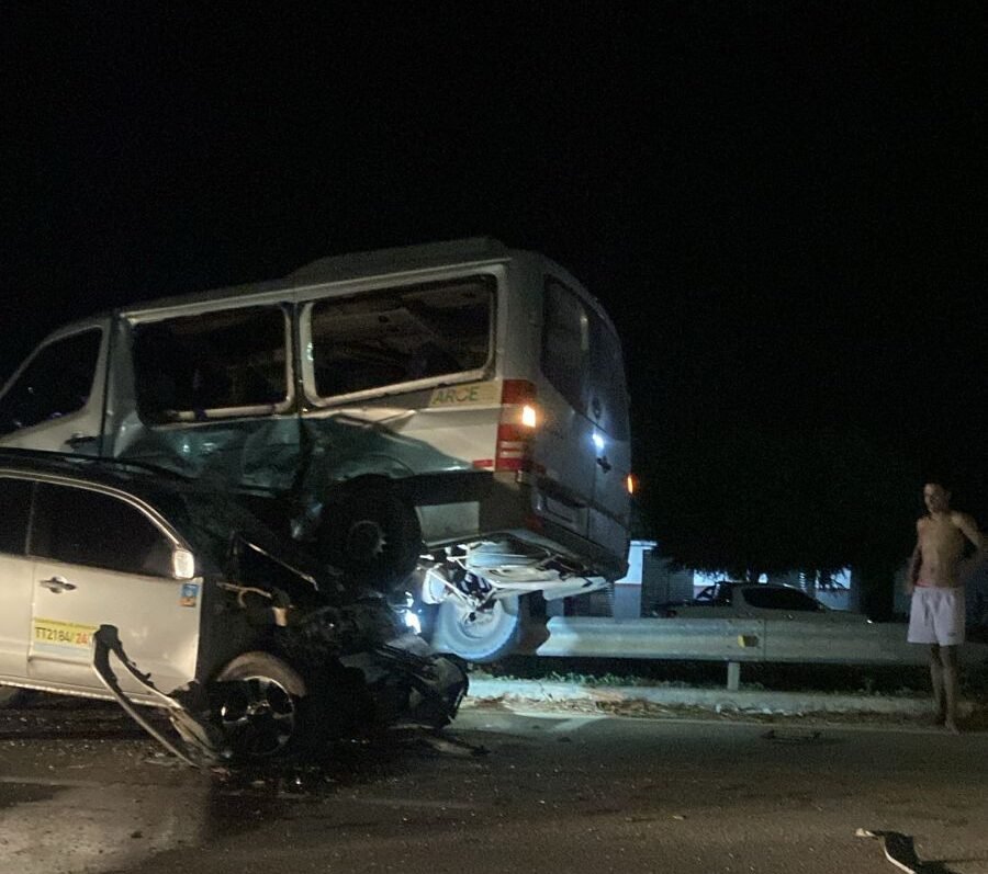 acidente-envolvendo-carro-e-topic-e-registrado-em-trairi,-no-ceara