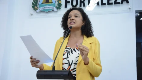vereadora-adriana-geronimo-denuncia-ameacas-homofobicas-e-racistas-em-fortaleza;-camara-repudia