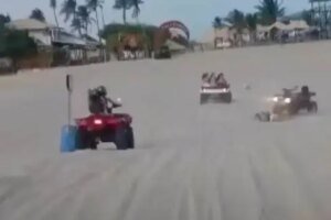 quadriciclo-colide-com-buggy-e-capota-com-duas-pessoas-nas-dunas-de-canoa-quebrada,-no-ceara