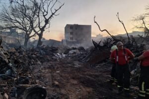 novo-foco-de-incendio-alerta-bombeiros-para-sucata-chico-alves