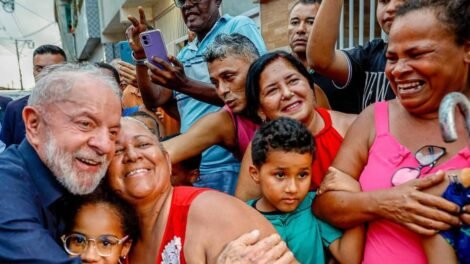 brasileiros-estao-mais-otimistas-com-novo-ano-e-69%-projetam-melhora-de-vida,-aponta-pesquisa