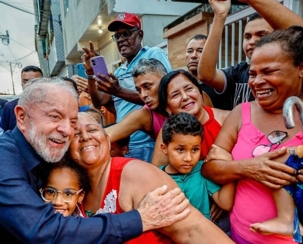 brasileiros-estao-mais-otimistas-com-novo-ano-e-69%-projetam-melhora-de-vida,-aponta-pesquisa