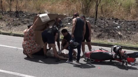 motociclista-fica-gravemente-ferido-apos-colidir-com-carro-em-avenida-de-fortaleza