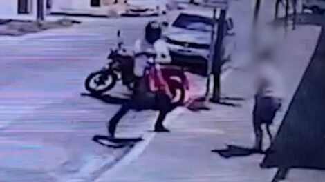 mulher-e-assaltada-em-rua-de-fortaleza-e-tem-a-bolsa-roubada;-veja-o-video