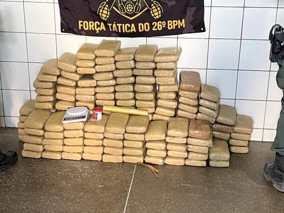 policia-apreende-quase-180-kg-de-drogas-e-prende-suspeitos-armados-em-acoes-em-caucaia