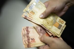 novo-salario-minimo-impulsiona-renda-e-deve-movimentar-bilhoes-na-economia-brasileira