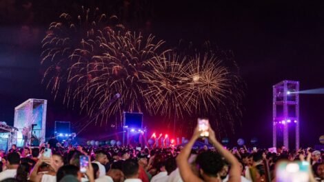 reveillon-de-fortaleza-2026:-virada-do-ano-na-praia-de-iracema-reune-1,5-milhao-de-pessoas