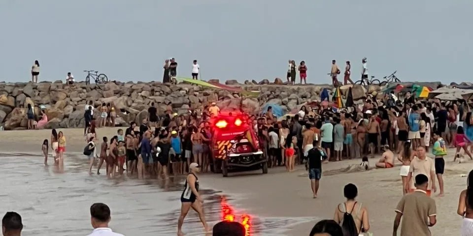 mulher-morre-afogada-na-praia-do-icarai,-no-ceara