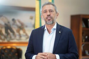 “o-dialogo-e-a-paz-devem-prevalecer”,-diz-elmano-apos-ataque-dos-eua-a-venezuela