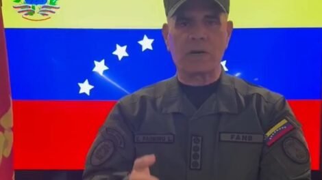 “nossa-determinacao-esta-reforcada-com-armas”,-diz-ministro-da-defesa-da-venezuela-apos-acao-dos-eua