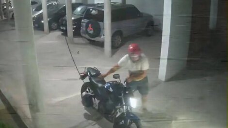 dupla-invade-condominio-em-fortaleza-e-furta-duas-motocicletas-durante-a-madrugada
