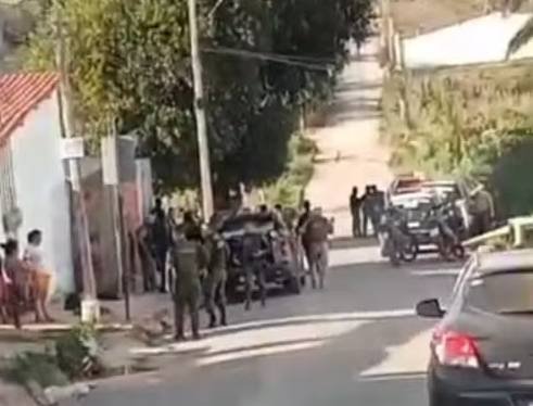 quatro-criminosos-e-um-policial-militar-sao-mortos-durante-confronto-em-tiangua,-no-ceara