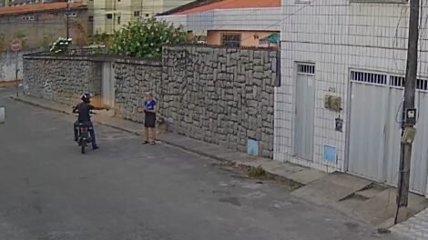 criminoso-rouba-anel-de-idosa-que-passeava-com-cachorro-no-bairro-monte-castelo,-em-fortaleza