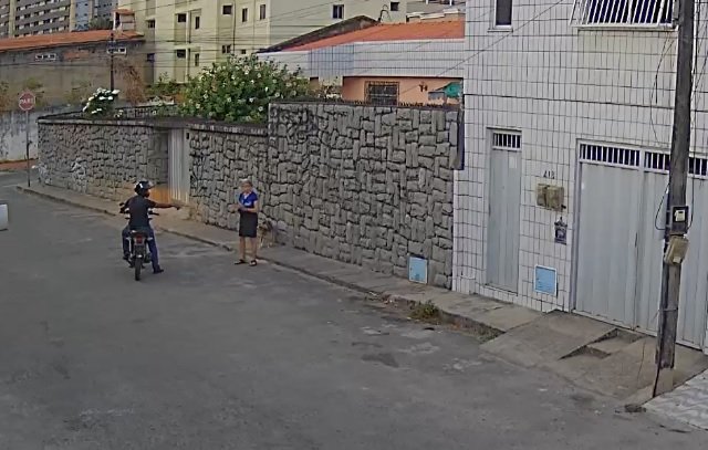 criminoso-rouba-anel-de-idosa-que-passeava-com-cachorro-no-bairro-monte-castelo,-em-fortaleza