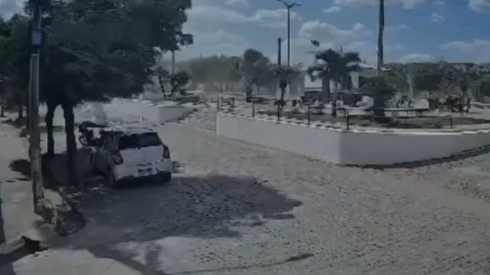 ventania-arrasta-teto-de-quiosque-e-assusta-moradores-em-distrito-de-piquet-carneiro