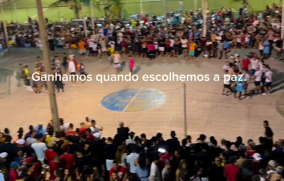 pacto-de-paz-entre-faccoes-leva-multidao-a-areninha-do-pirambu-durante-jogos-de-futebol